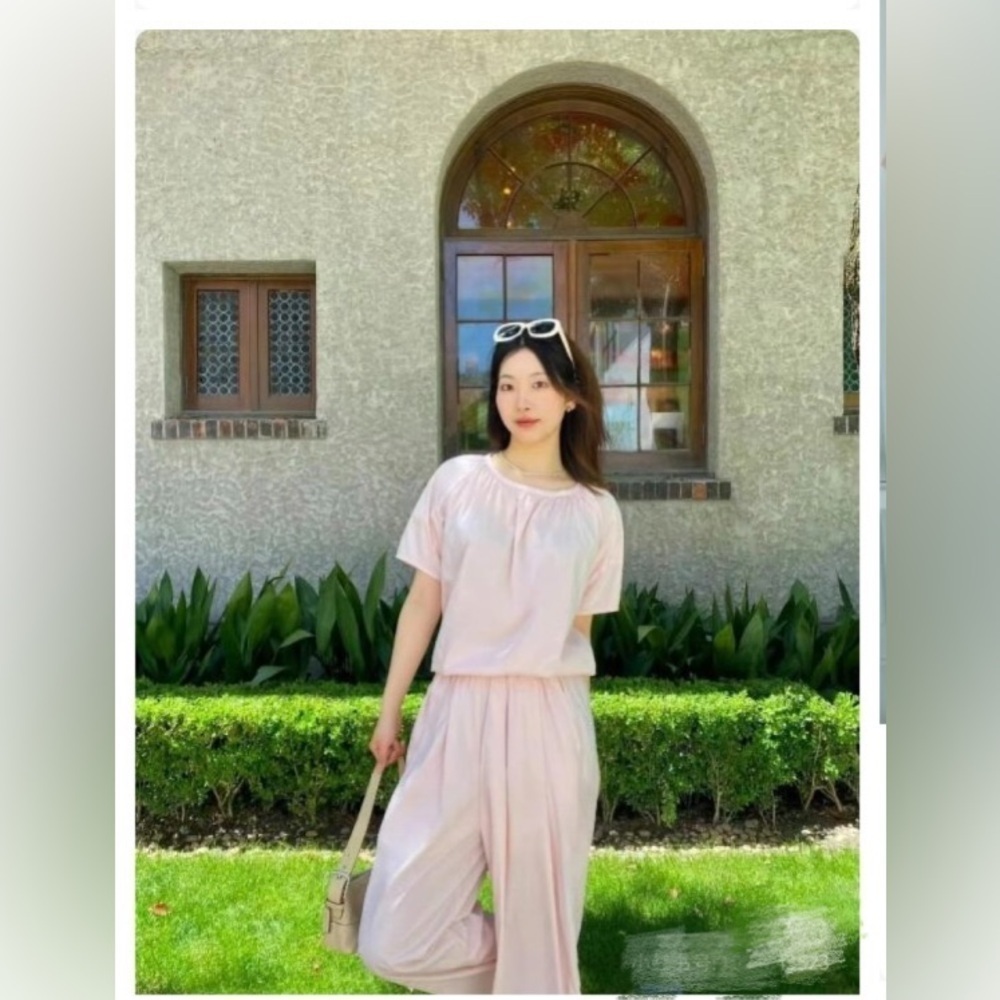 Bebe Pale Pink Puffled Dot Sleeves ‎ Size M